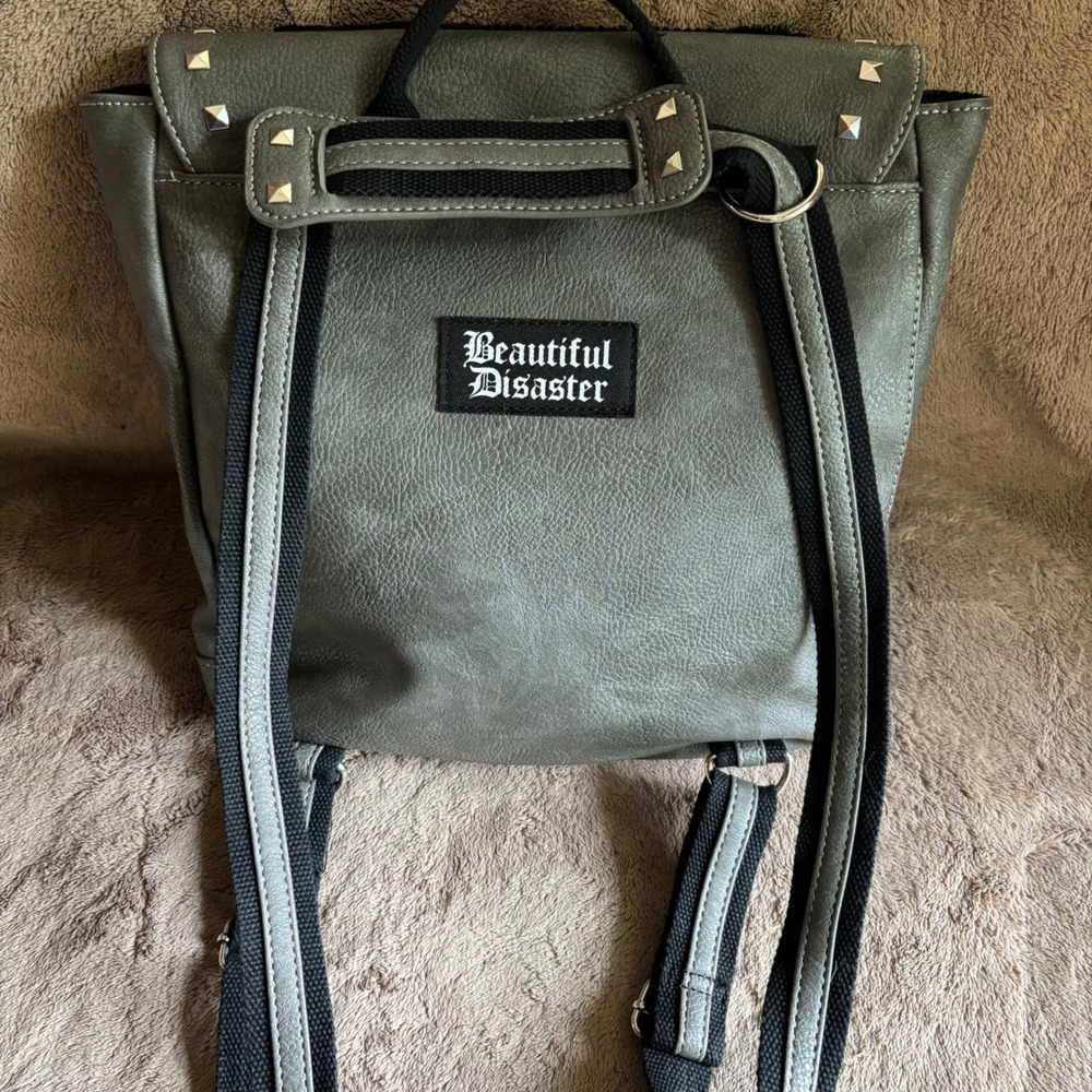 Beautiful Disaster Grey Studded Convertible Backpack Crossbody Bag Skull Punk - Picture 4 of 16